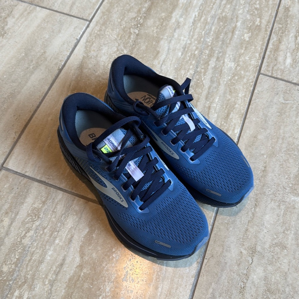 Brooks Adrenaline GTS 22